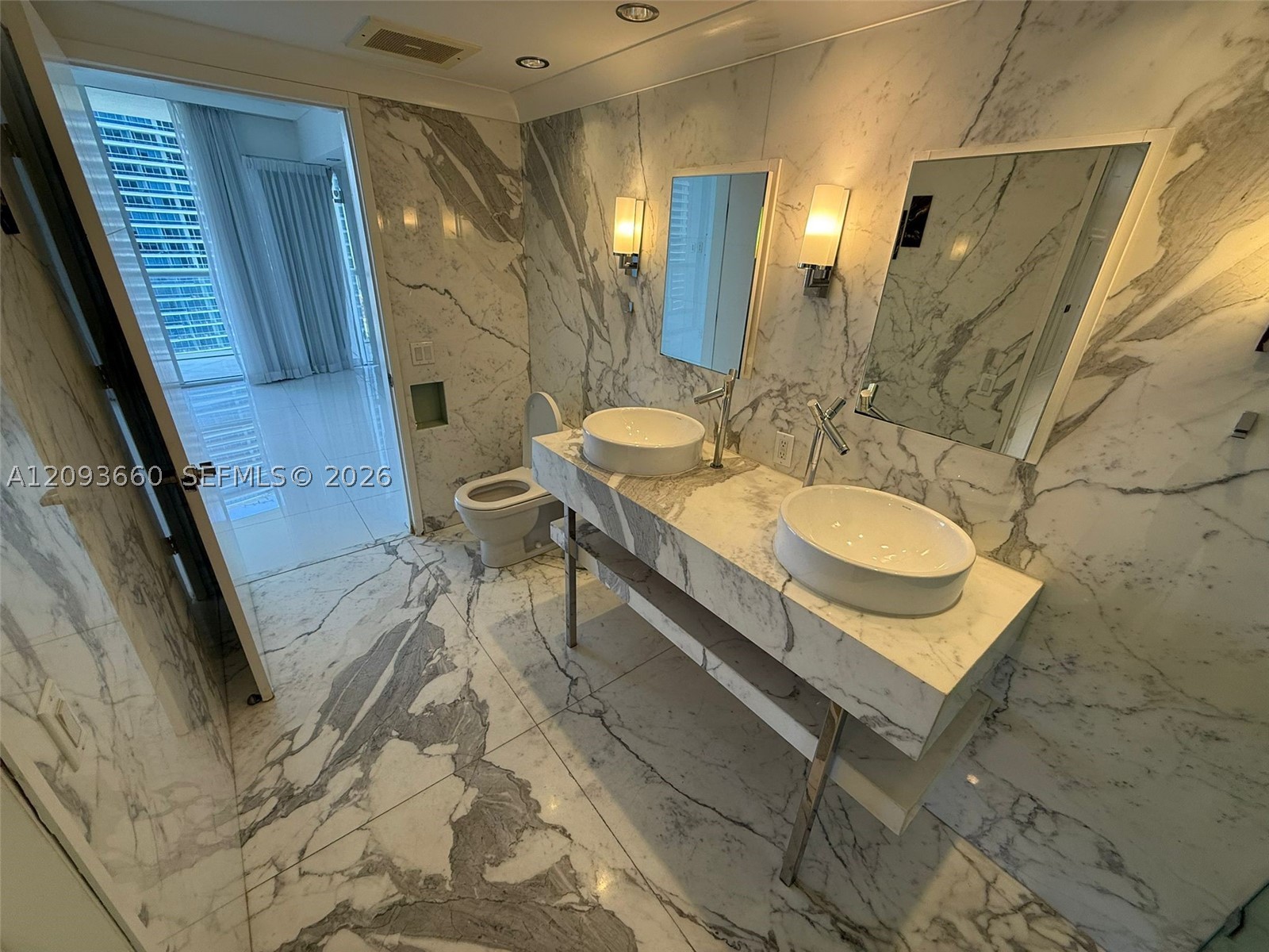 485 BRICKELL AVE #3303, Miami FL 33131