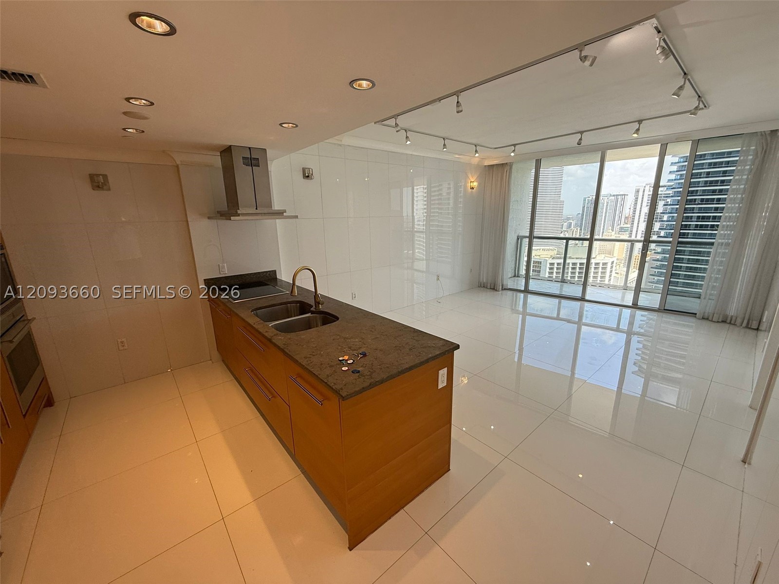 485 BRICKELL AVE #3303, Miami FL 33131