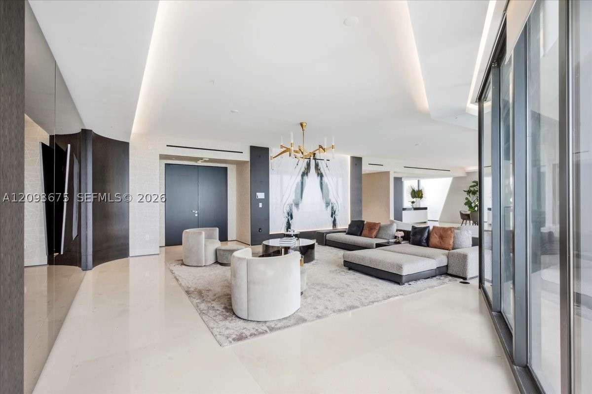 1000 Biscayne Blvd #4102, Miami FL 33132