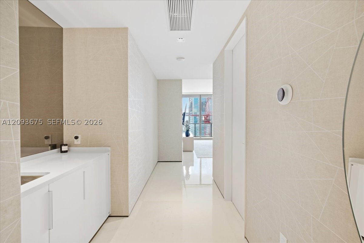 1000 Biscayne Blvd #4102, Miami FL 33132
