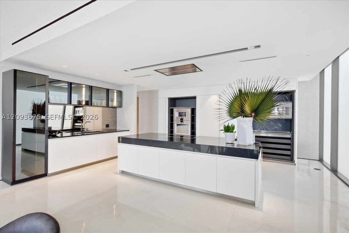1000 Biscayne Blvd #4102, Miami FL 33132