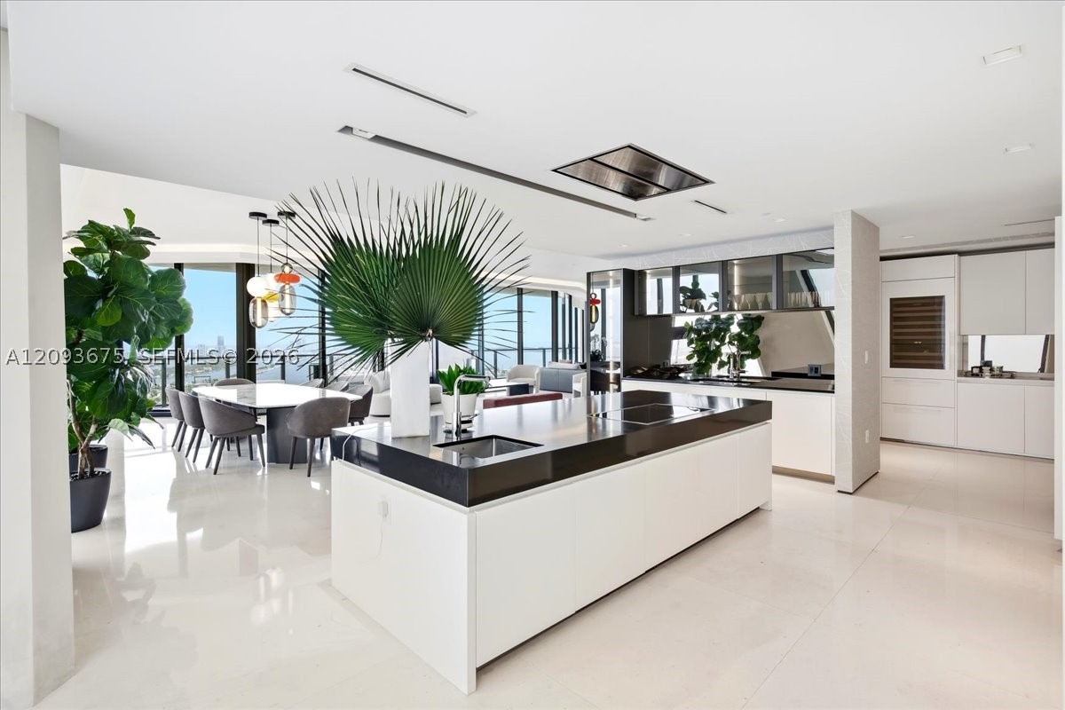 1000 Biscayne Blvd #4102, Miami FL 33132