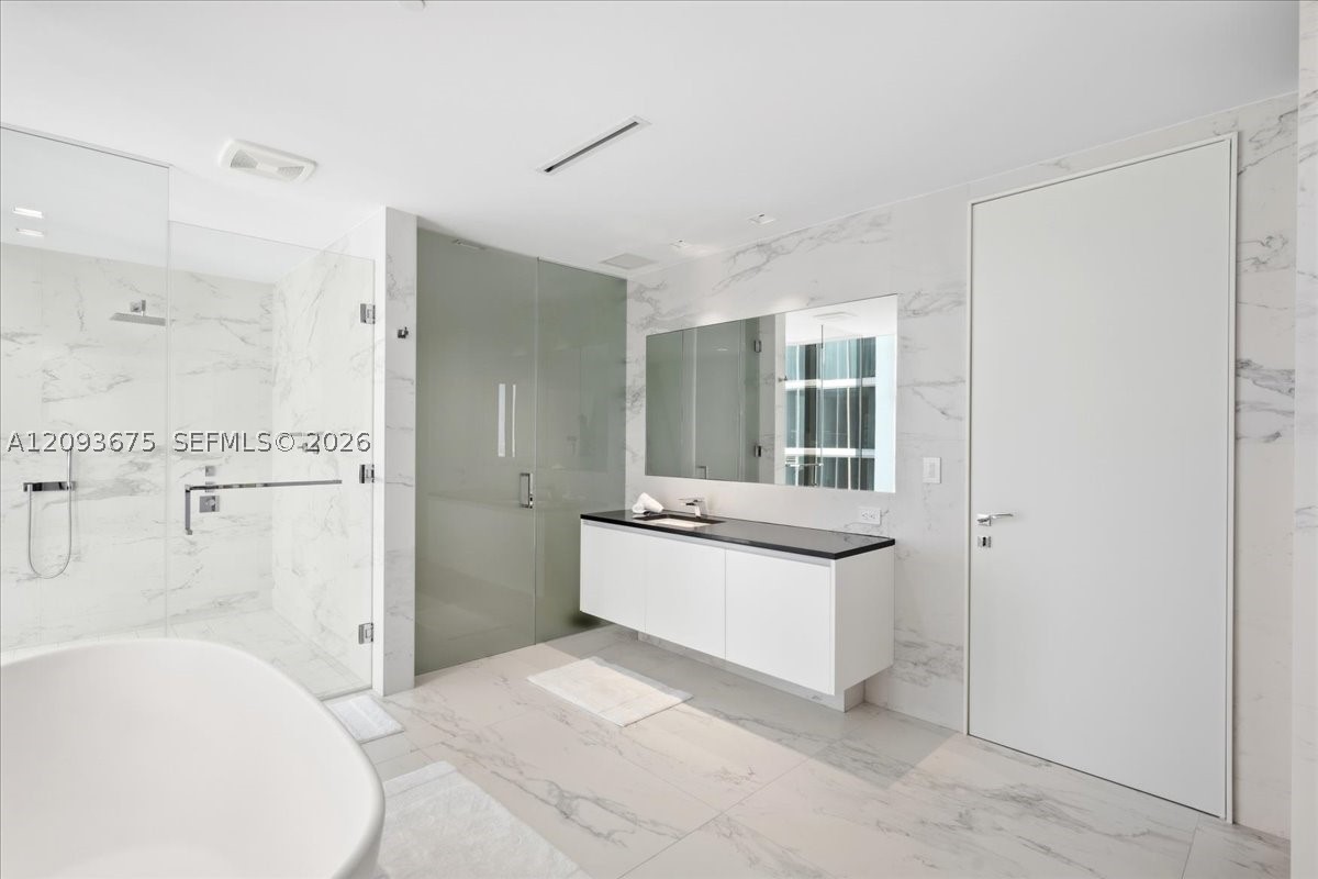 1000 Biscayne Blvd #4102, Miami FL 33132