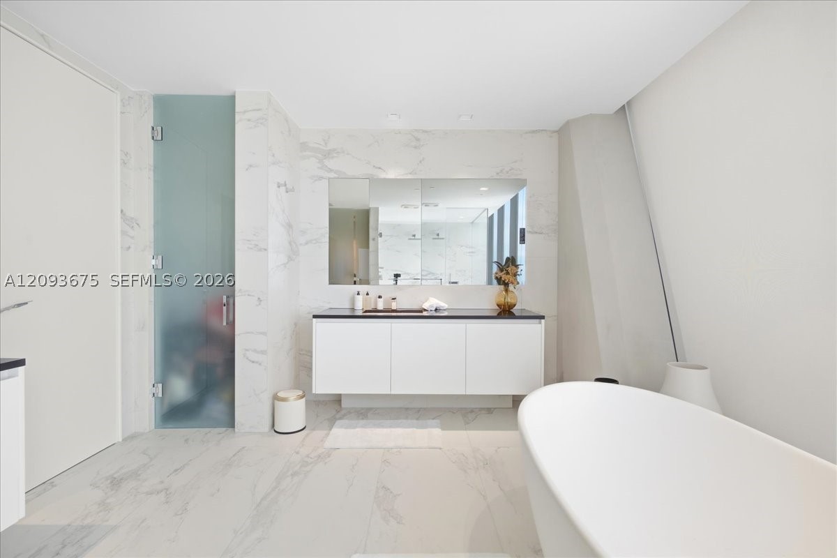 1000 Biscayne Blvd #4102, Miami FL 33132