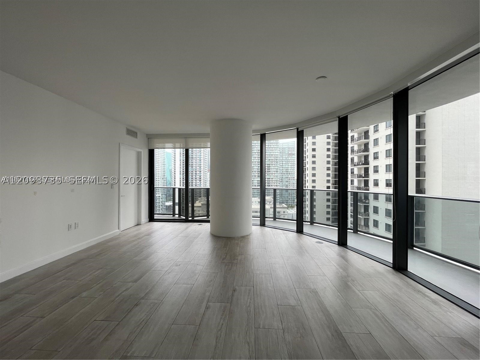 55 SW 9th St #1906, Miami FL 33130