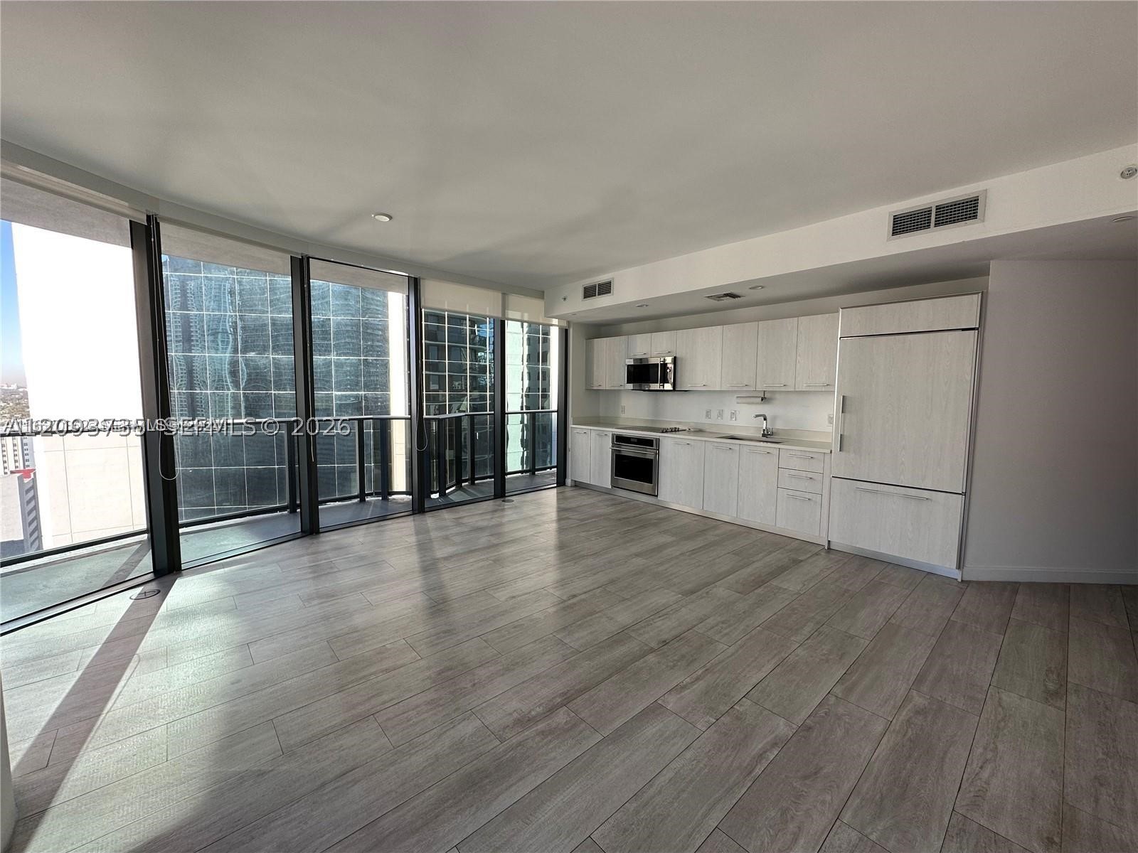 55 SW 9th St #1906, Miami FL 33130