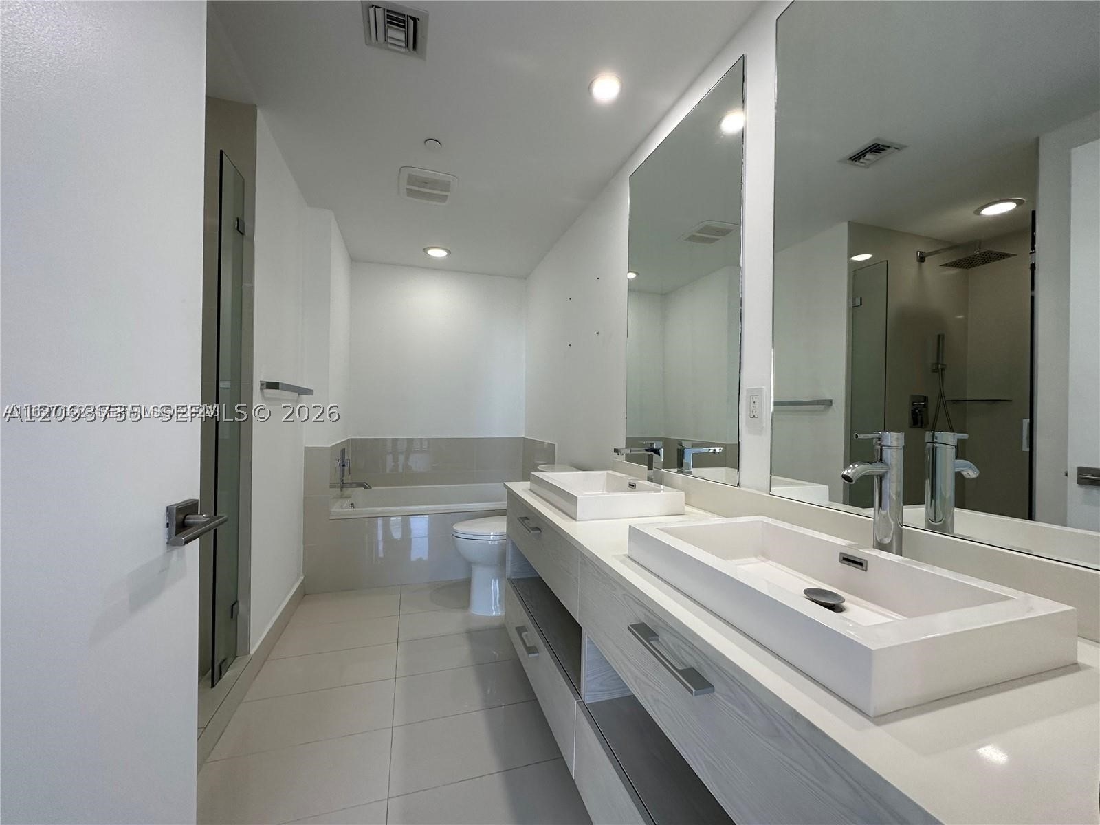 55 SW 9th St #1906, Miami FL 33130