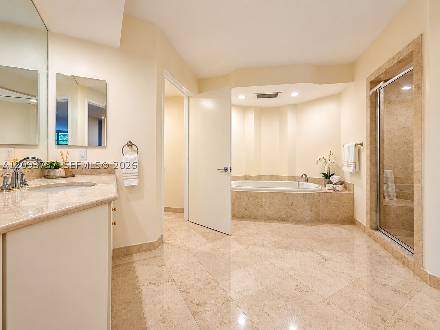 799 Crandon Blvd #202, Key Biscayne FL 33149