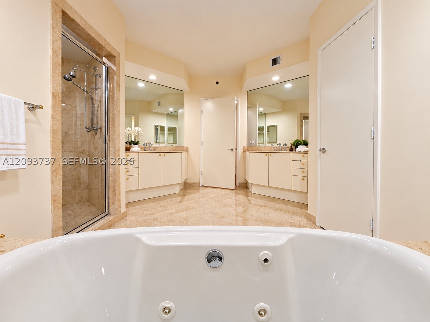 799 Crandon Blvd #202, Key Biscayne FL 33149