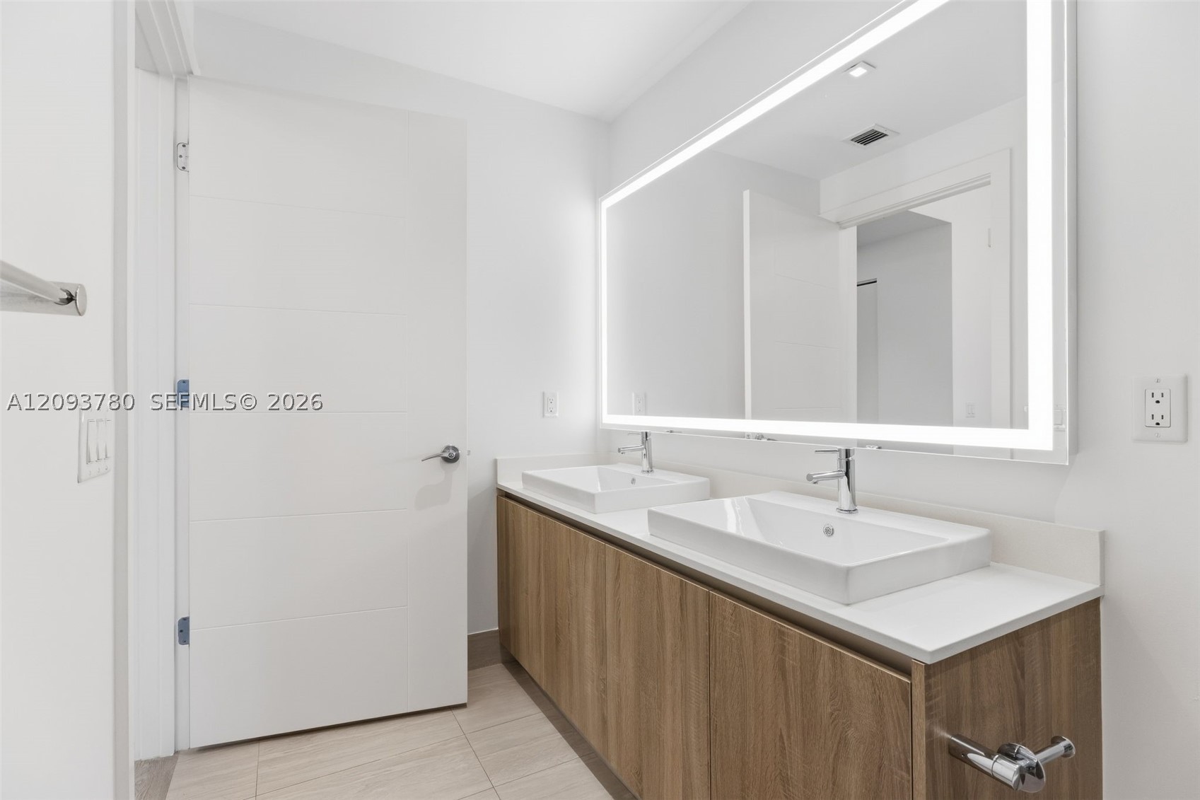 2960 NE 207th St #1206, Aventura FL 33180