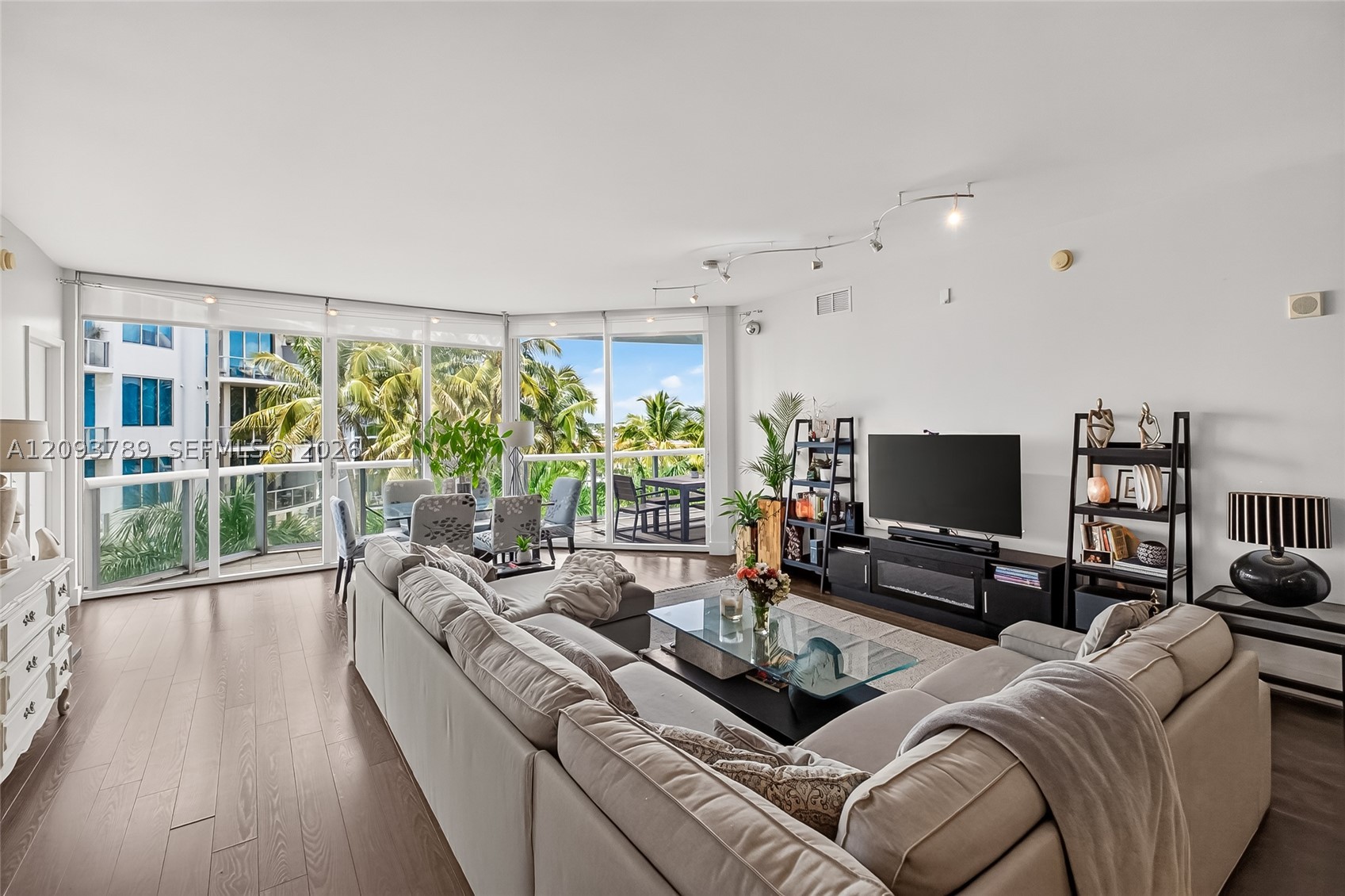 Aventura FL 33180 - A12093789