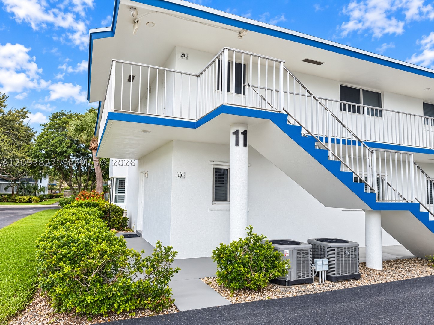 11 Garden St #101T, Tequesta FL 33469