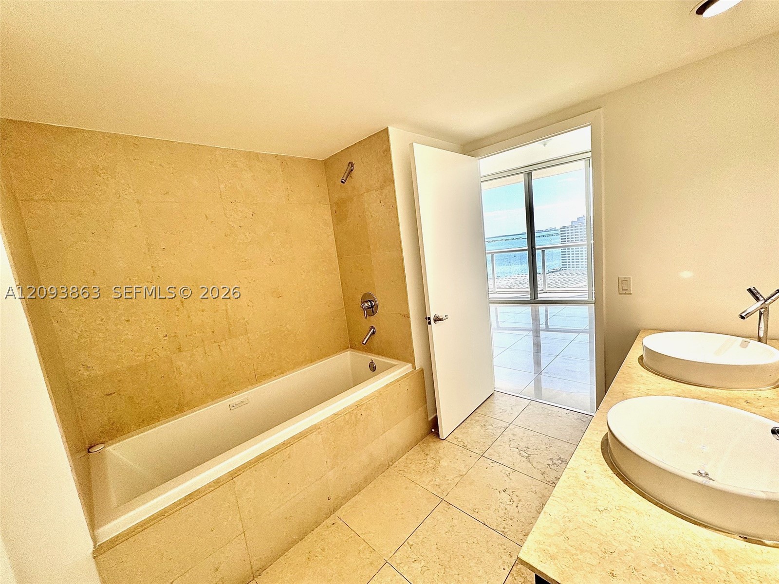 485 Brickell Ave #1809, Miami FL 33131