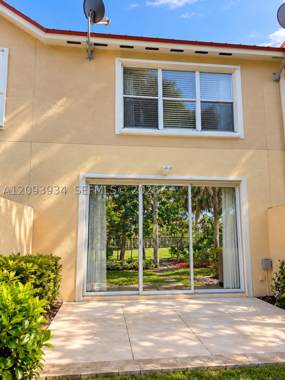 1015 Pinewood Lake Ct #1015, Green Acres FL 33415