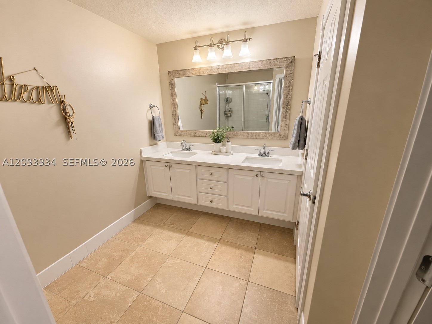 1015 Pinewood Lake Ct #1015, Green Acres FL 33415
