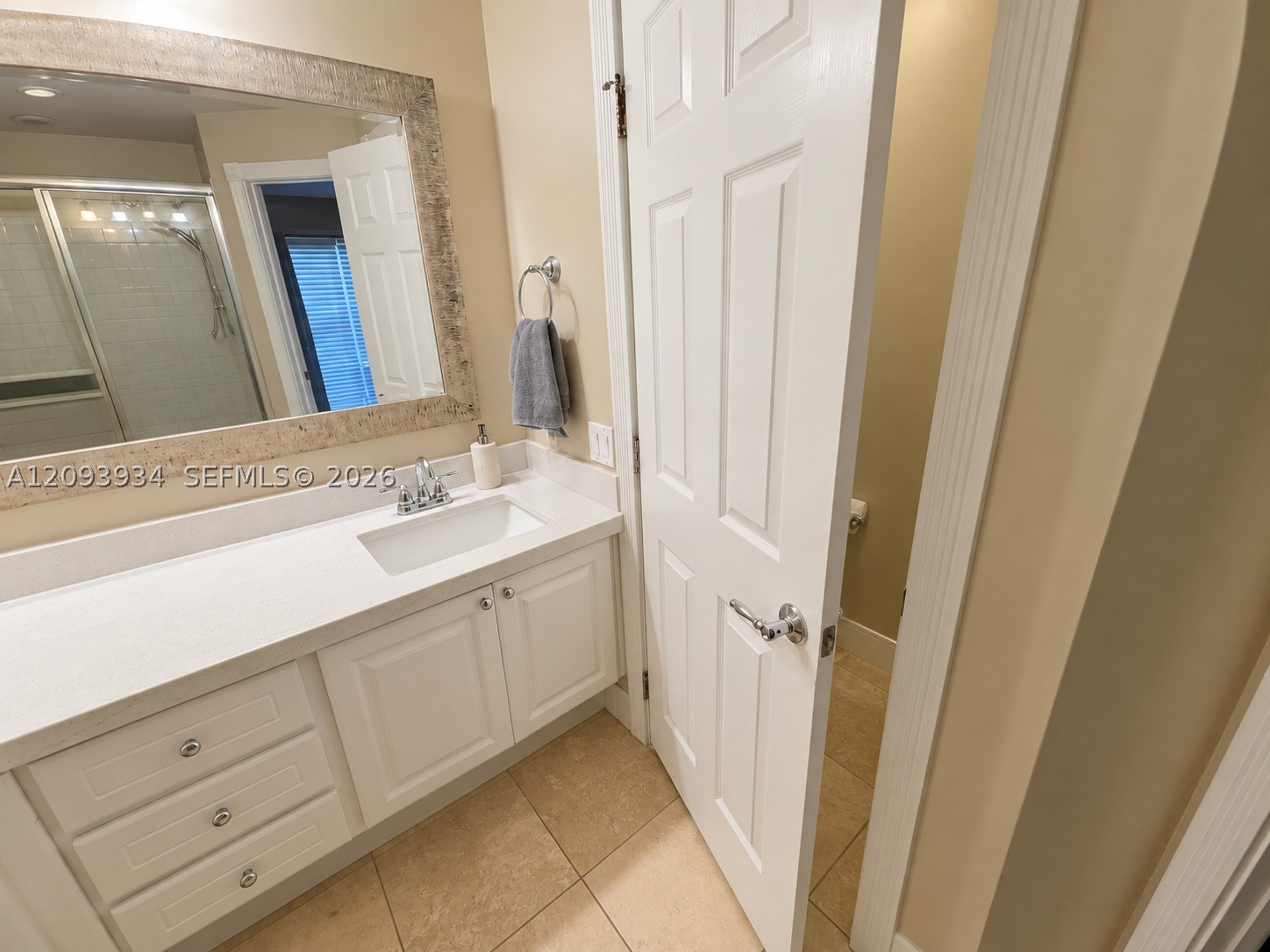 1015 Pinewood Lake Ct #1015, Green Acres FL 33415