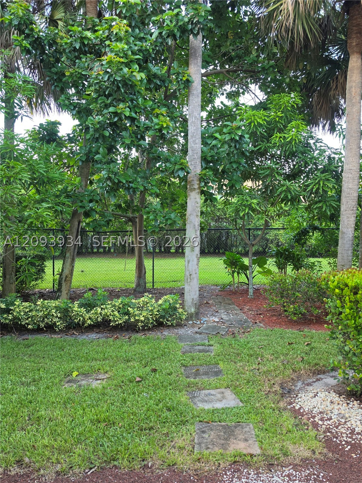 1015 Pinewood Lake Ct #1015, Green Acres FL 33415