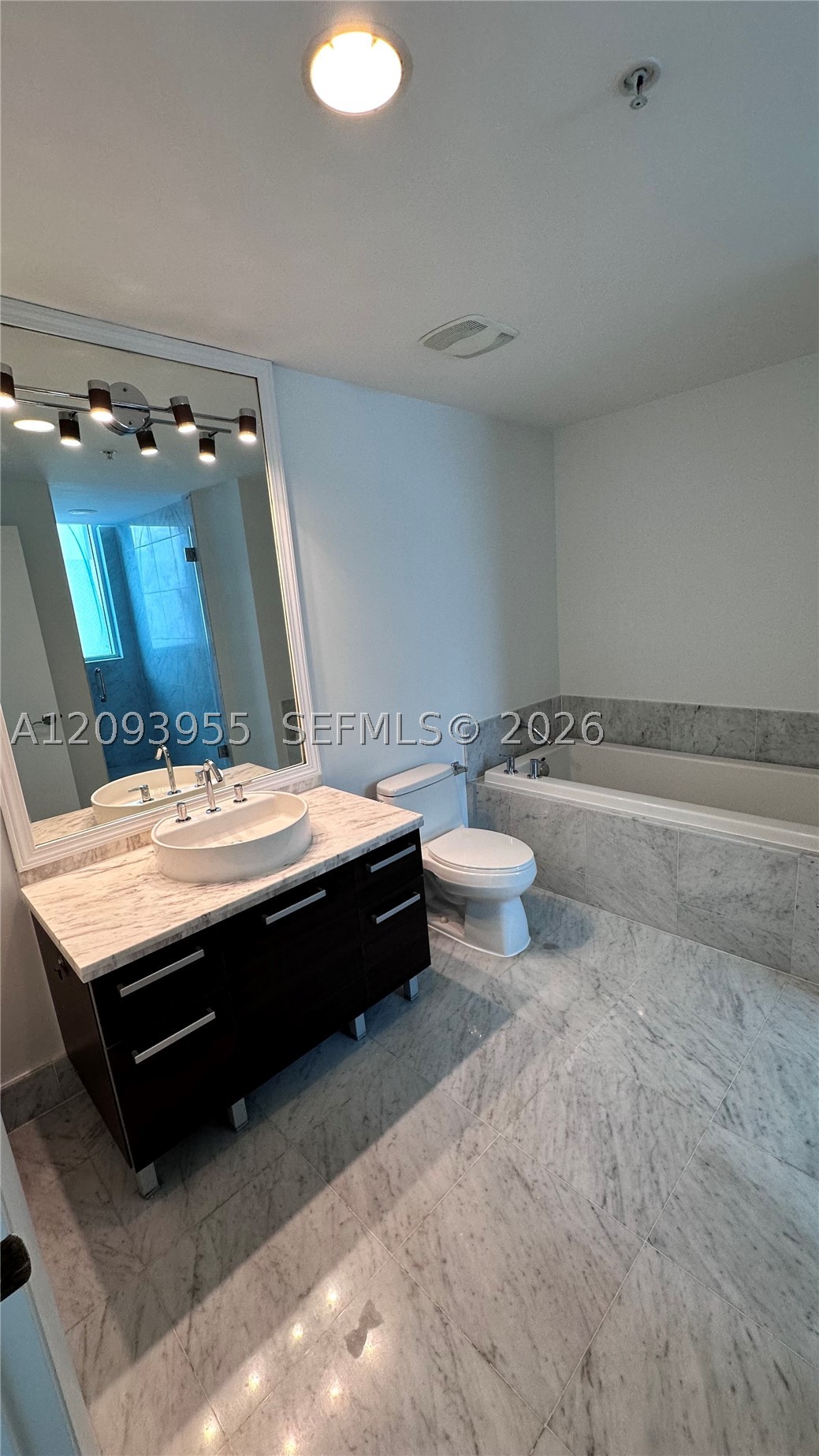 244 Biscayne Blvd #1608, Miami FL 33132