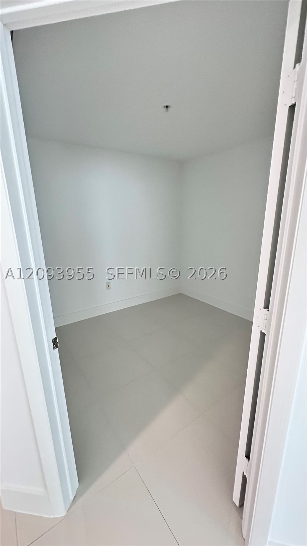 244 Biscayne Blvd #1608, Miami FL 33132