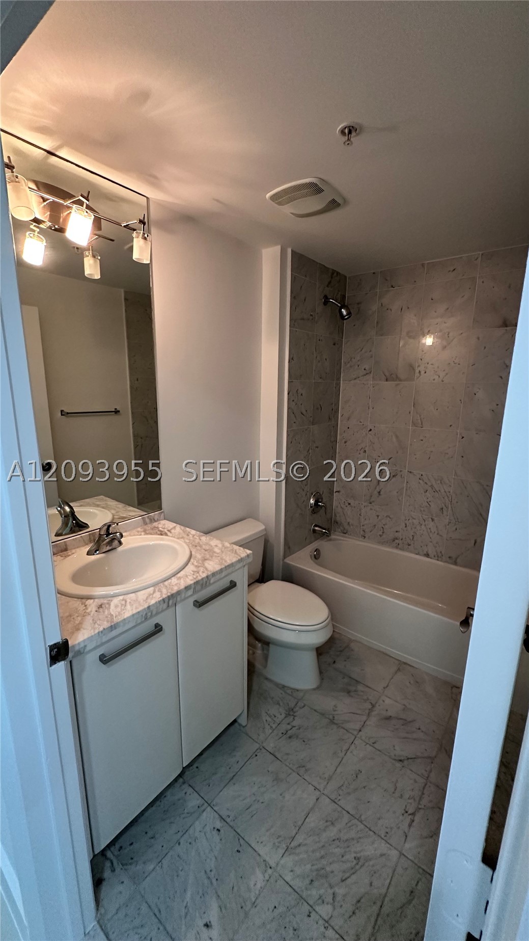 244 Biscayne Blvd #1608, Miami FL 33132