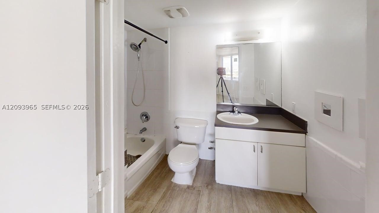 219 NW 12th Ave #514, Miami FL 33128