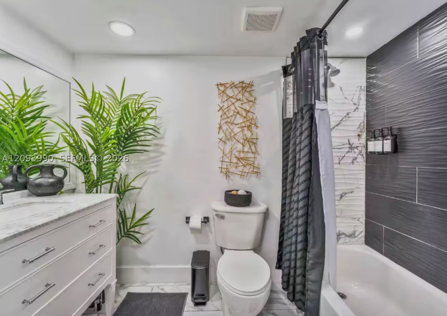 1200 Brickell Bay Dr #2610, Miami FL 33131