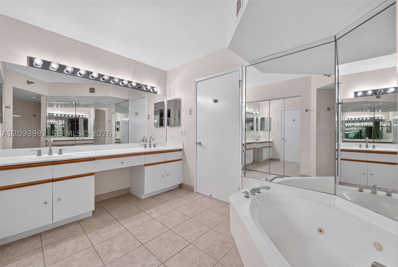 3400 NE 192nd St #2012, Aventura FL 33180