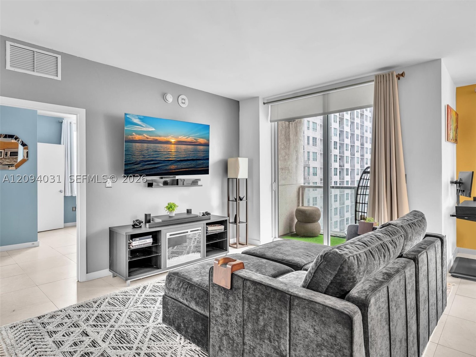 253 NE 2nd St #2208, Miami FL 33132