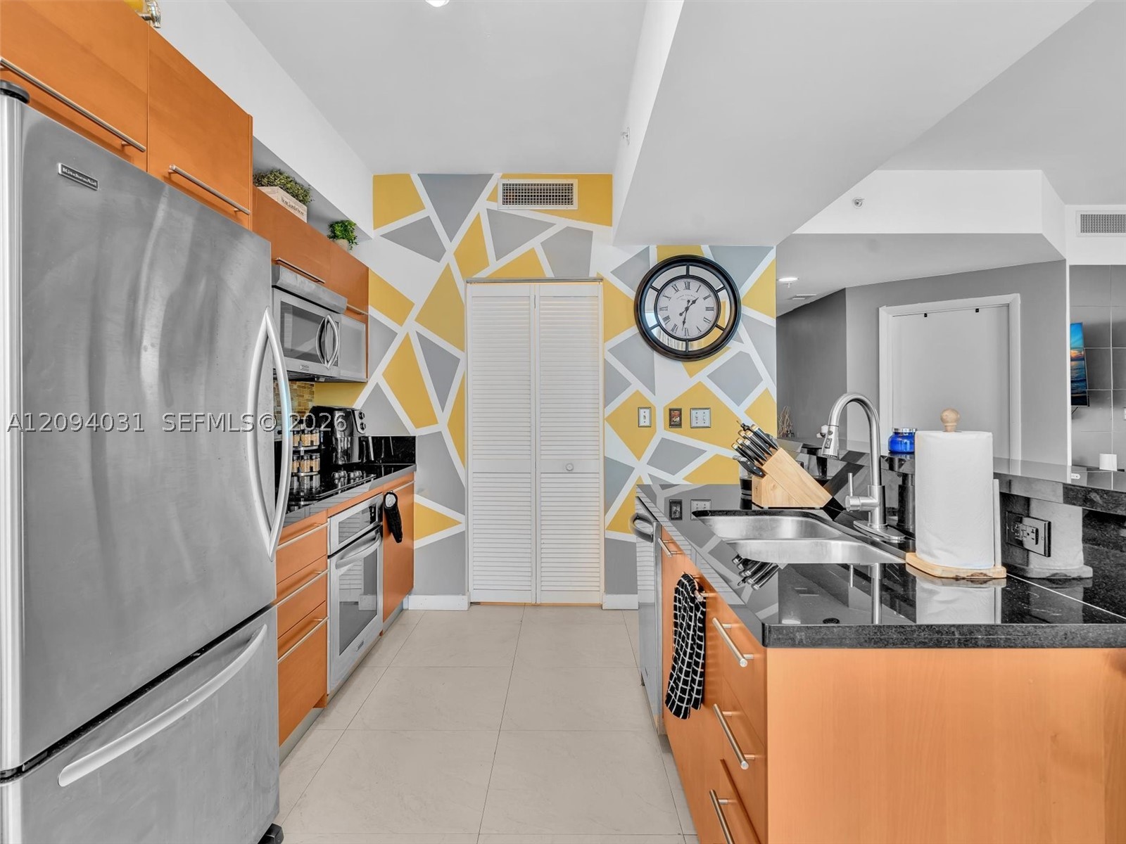 253 NE 2nd St #2208, Miami FL 33132