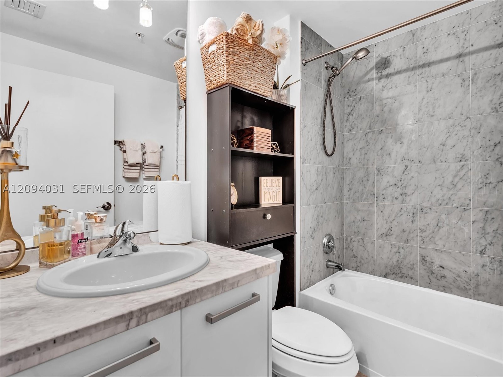 253 NE 2nd St #2208, Miami FL 33132