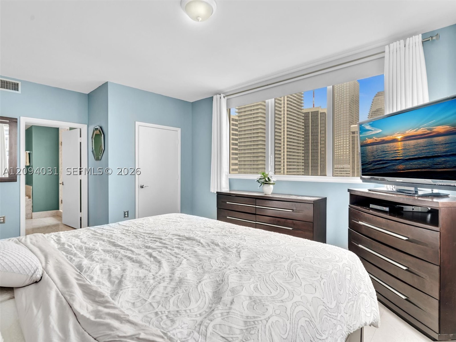 253 NE 2nd St #2208, Miami FL 33132