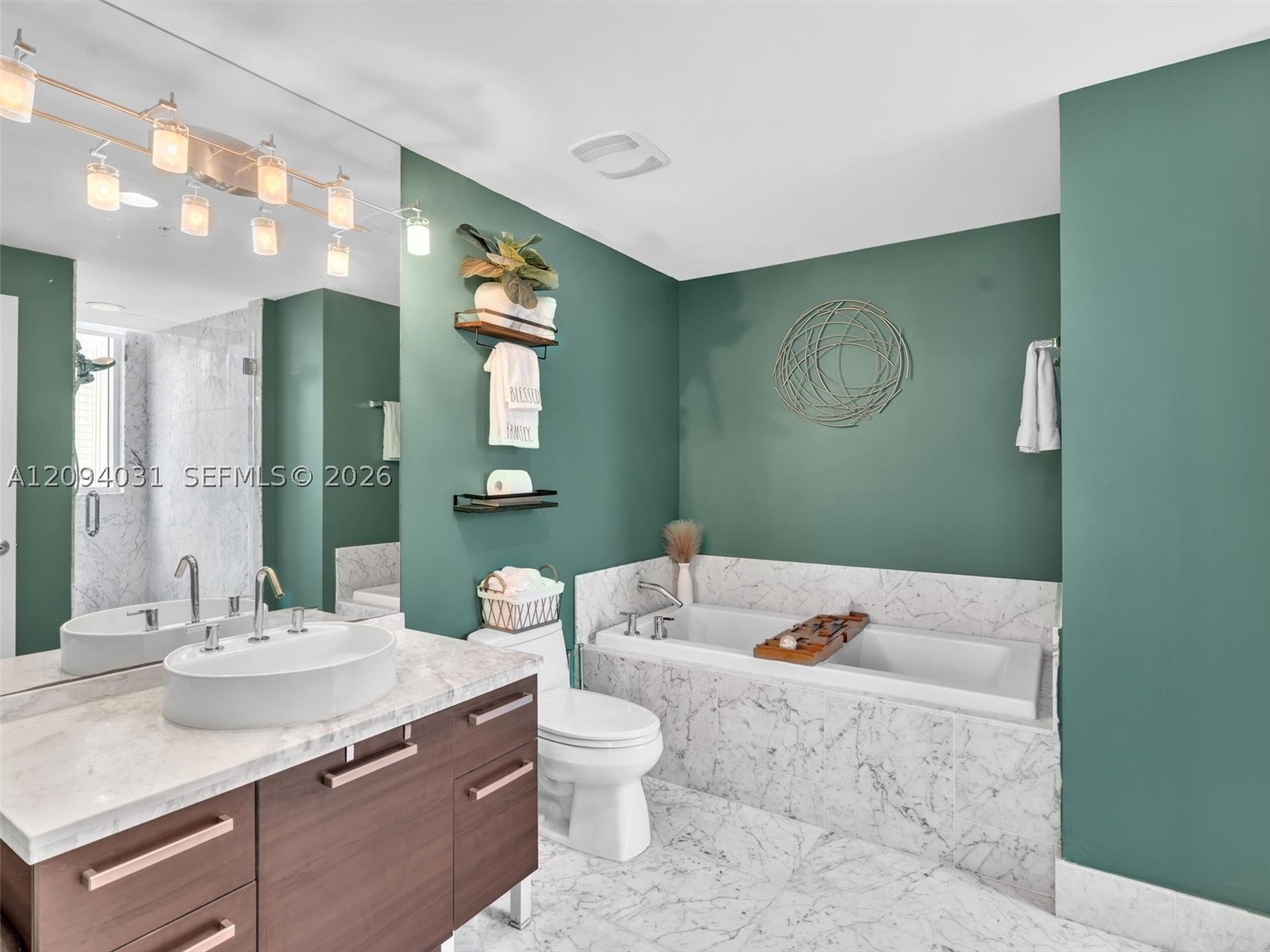 253 NE 2nd St #2208, Miami FL 33132