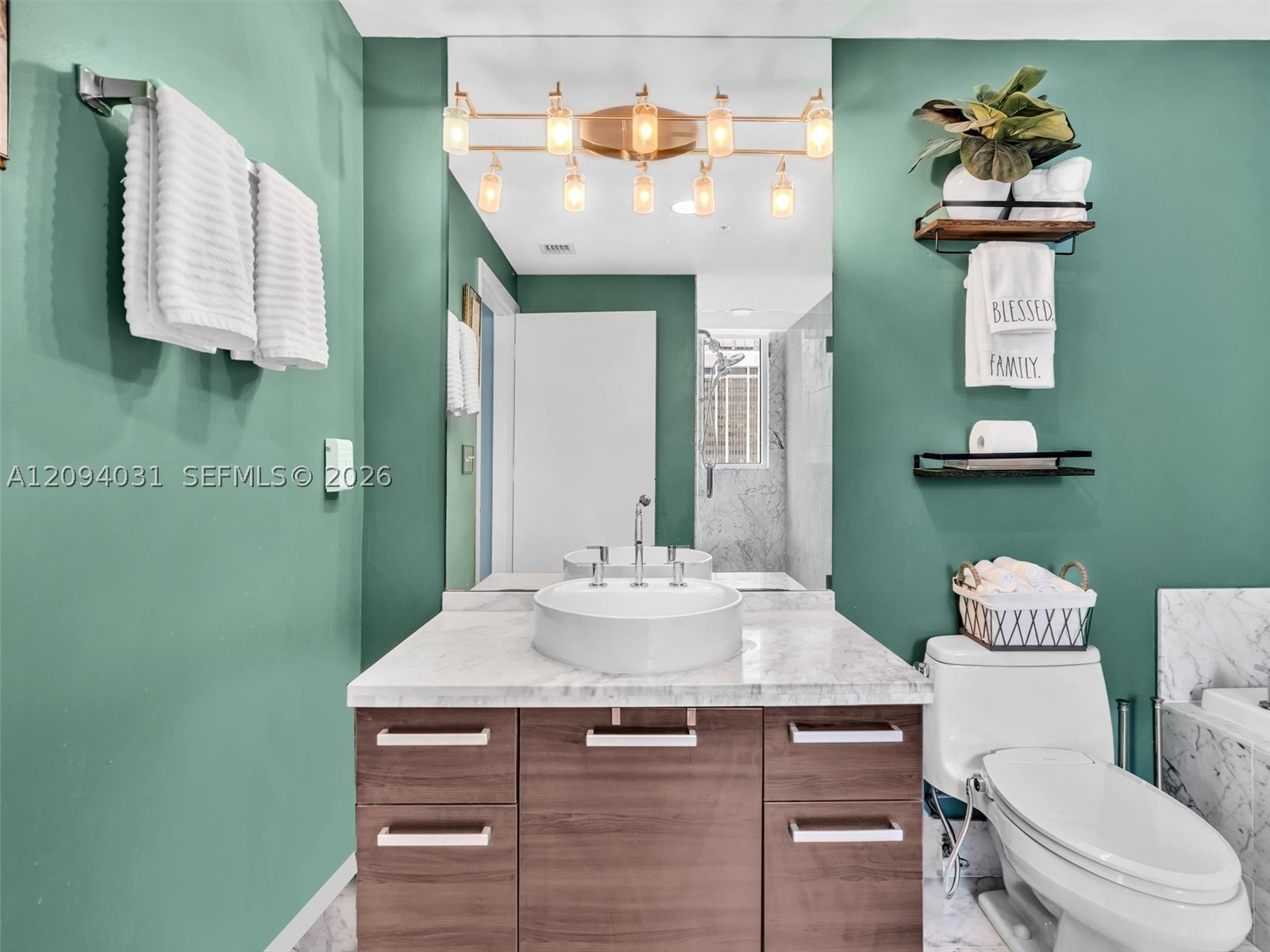 253 NE 2nd St #2208, Miami FL 33132