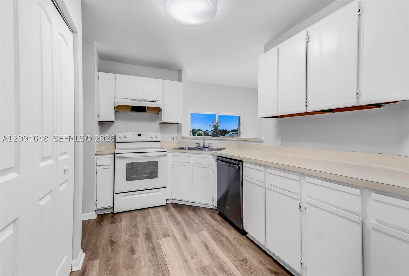 3433 NW 44th St #203, Oakland Park FL 33309