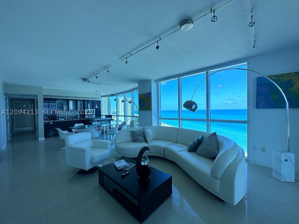 3801 Collins Ave #1806, Miami Beach FL 33140