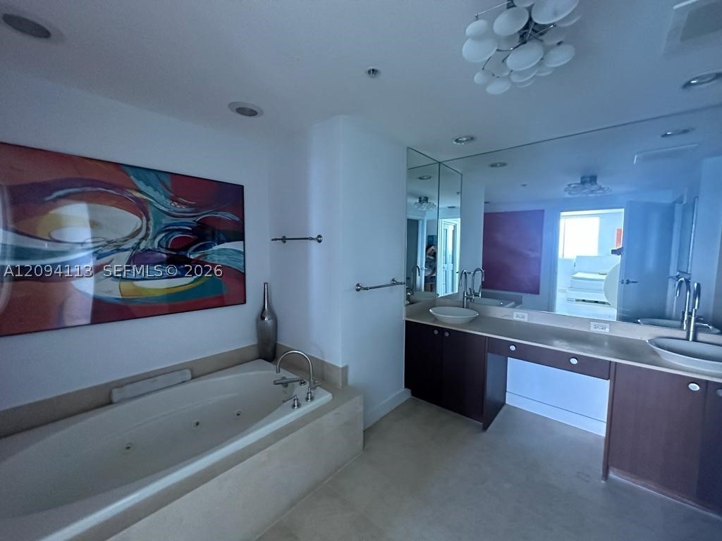 3801 Collins Ave #1806, Miami Beach FL 33140