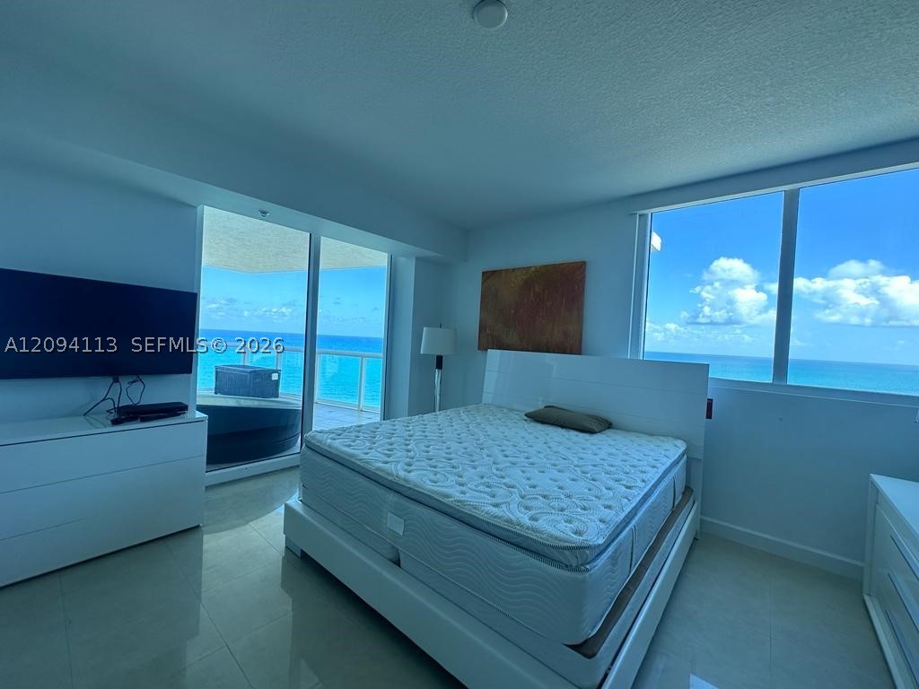 3801 Collins Ave #1806, Miami Beach FL 33140