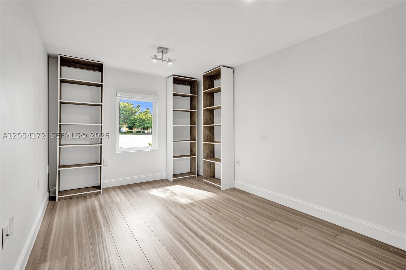 4726 Alton Rd, Miami Beach FL 33140