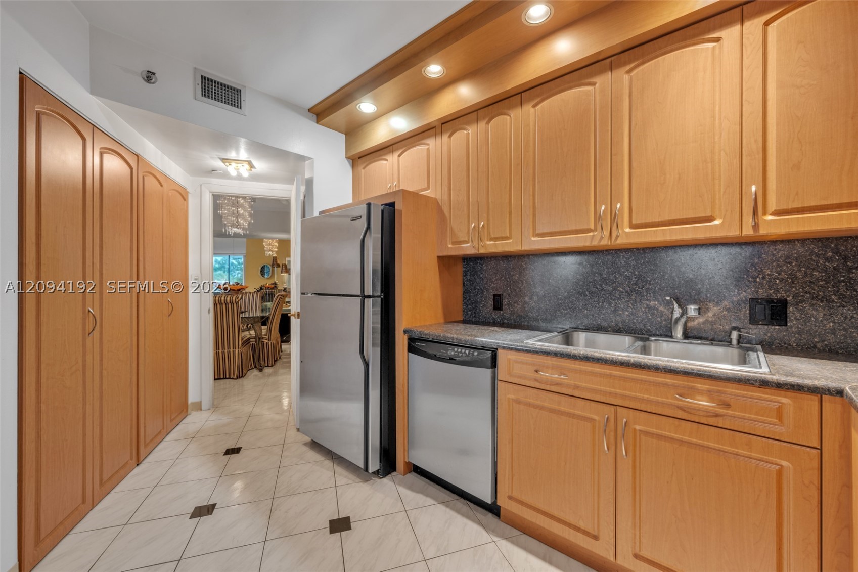 20281 E Country Club Dr #305, Aventura FL 33180