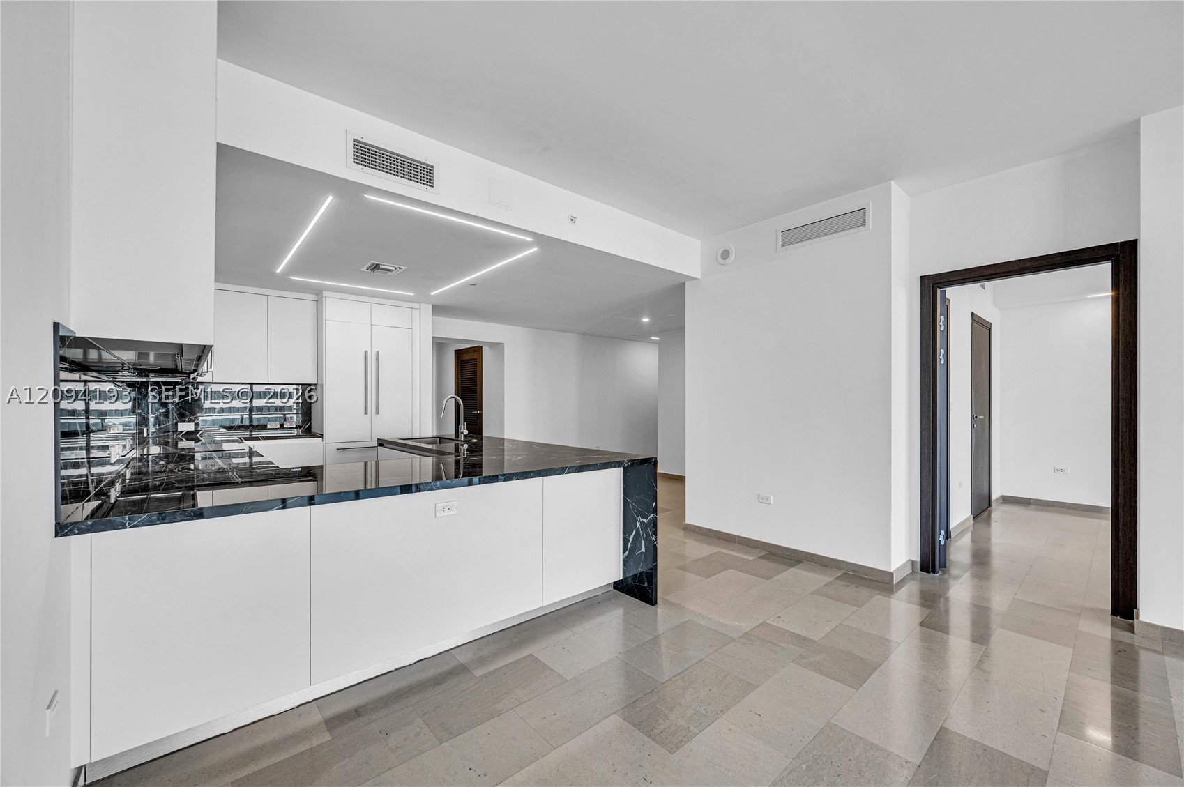 88 SW 7th St #806, Miami FL 33130