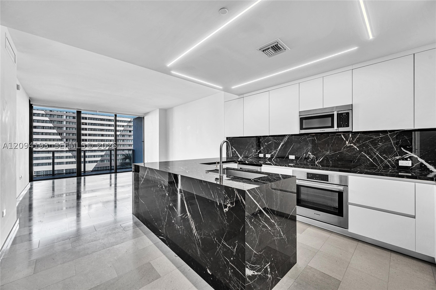88 SW 7th St #806, Miami FL 33130