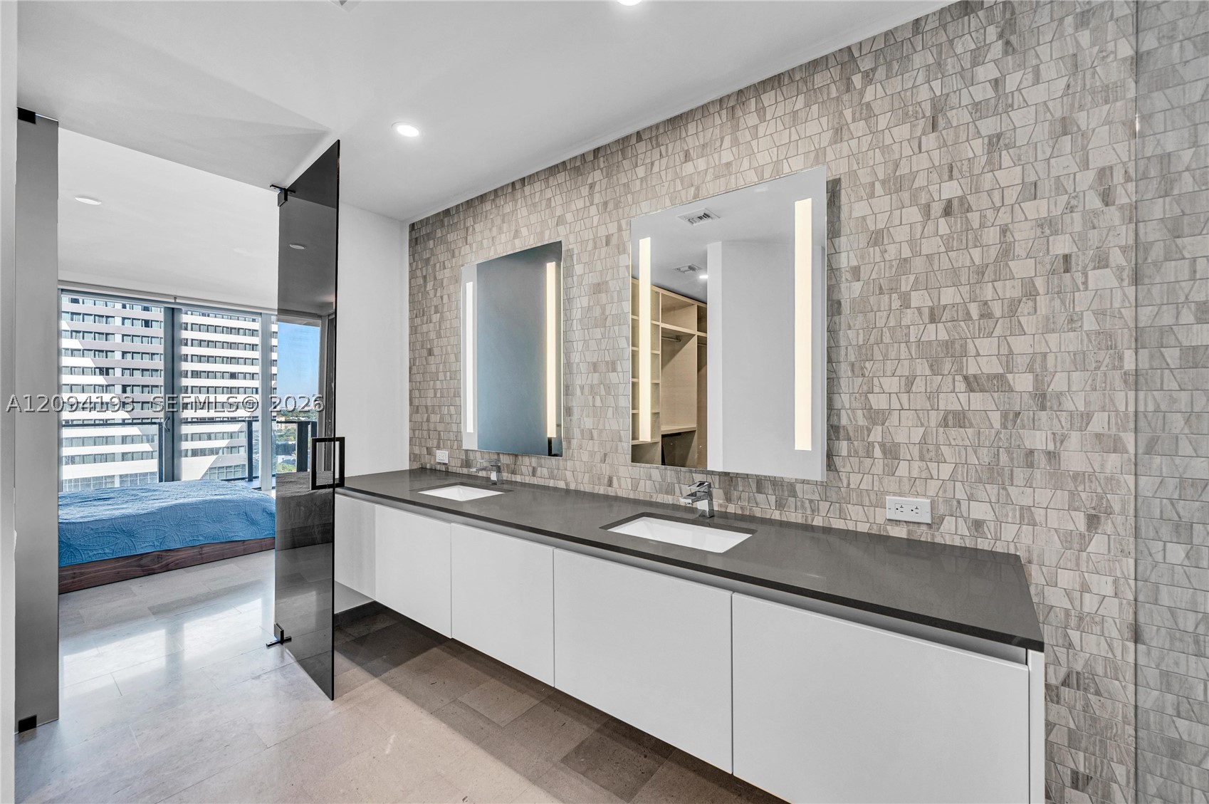 88 SW 7th St #806, Miami FL 33130