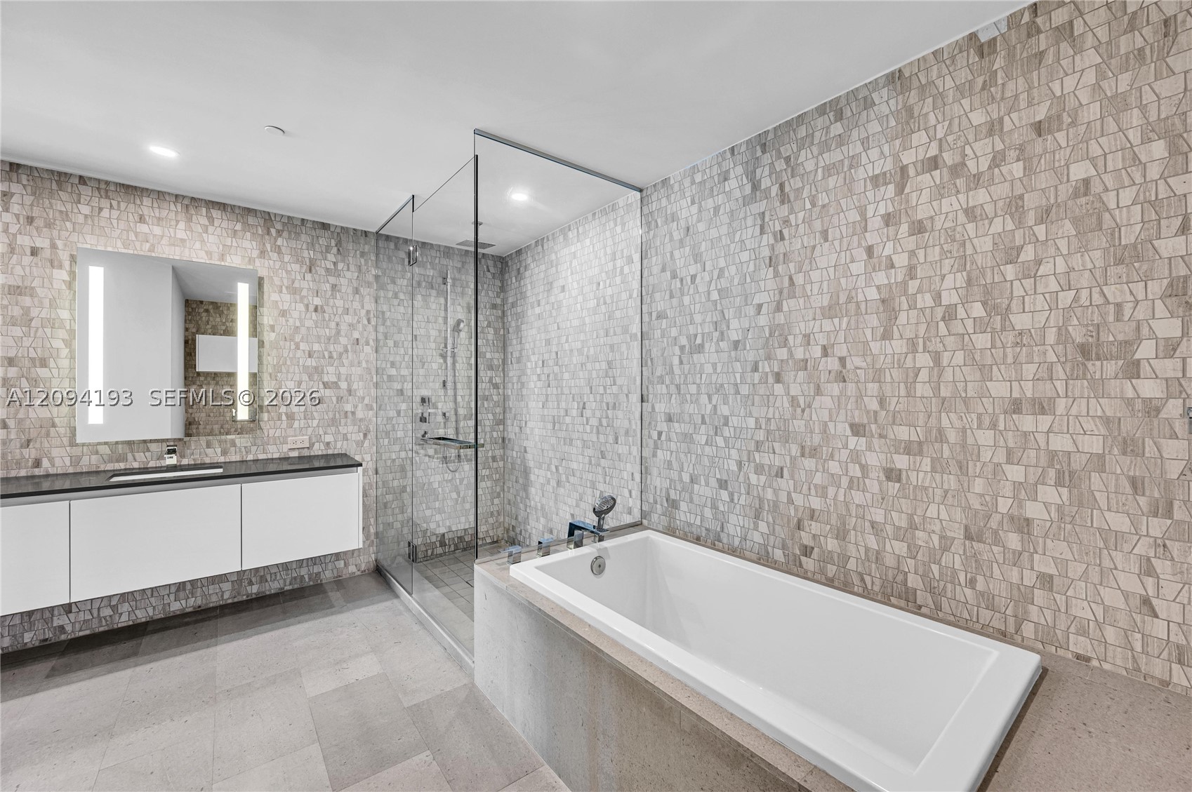 88 SW 7th St #806, Miami FL 33130