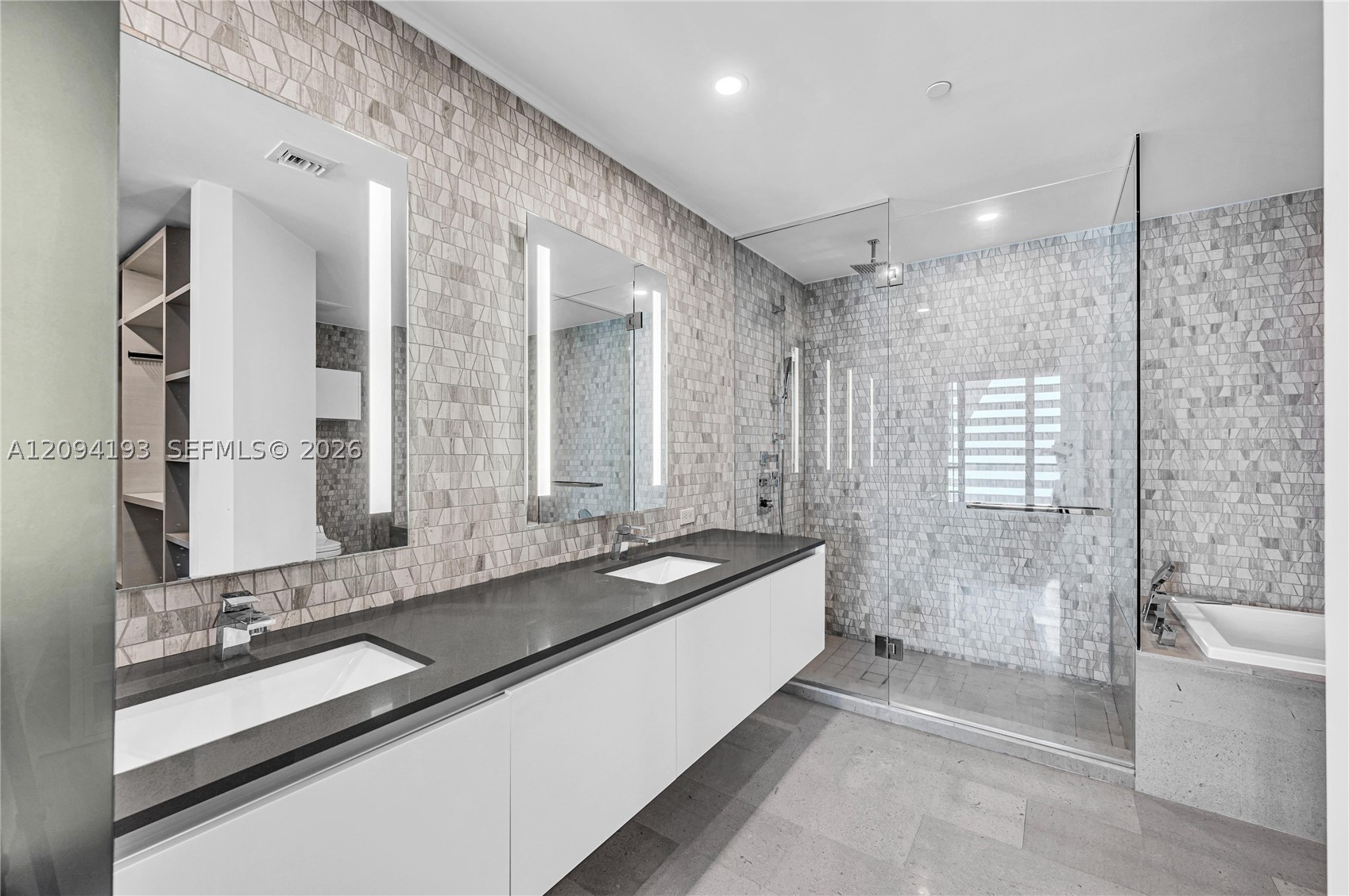 88 SW 7th St #806, Miami FL 33130