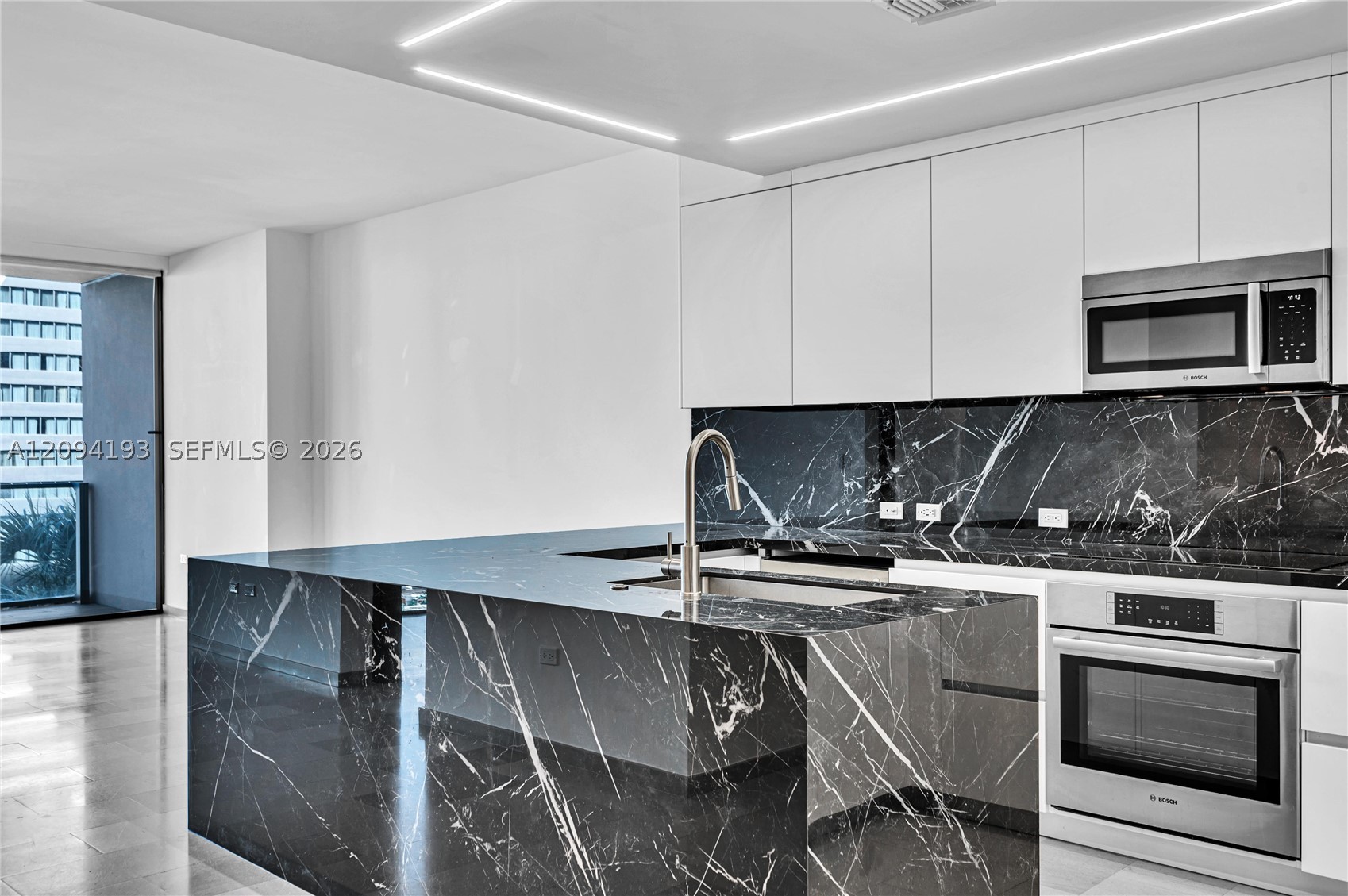 88 SW 7th St #806, Miami FL 33130