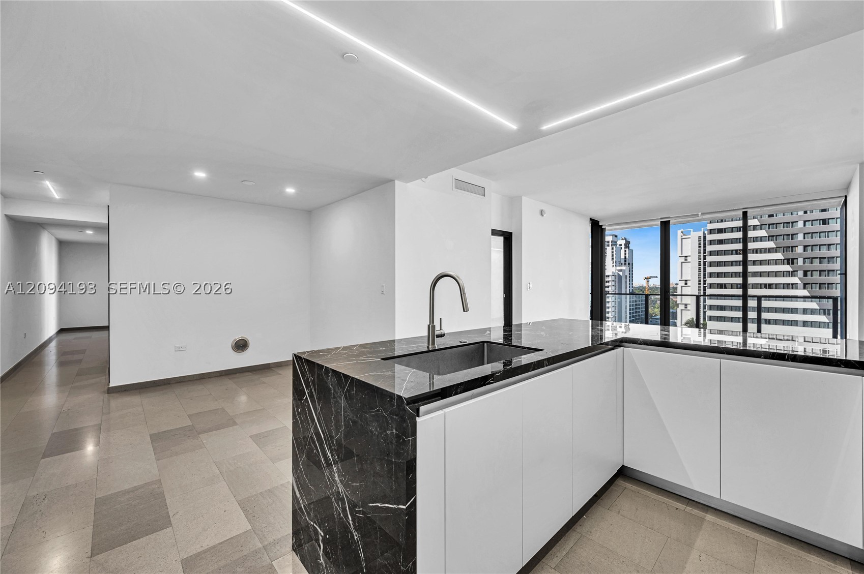88 SW 7th St #806, Miami FL 33130