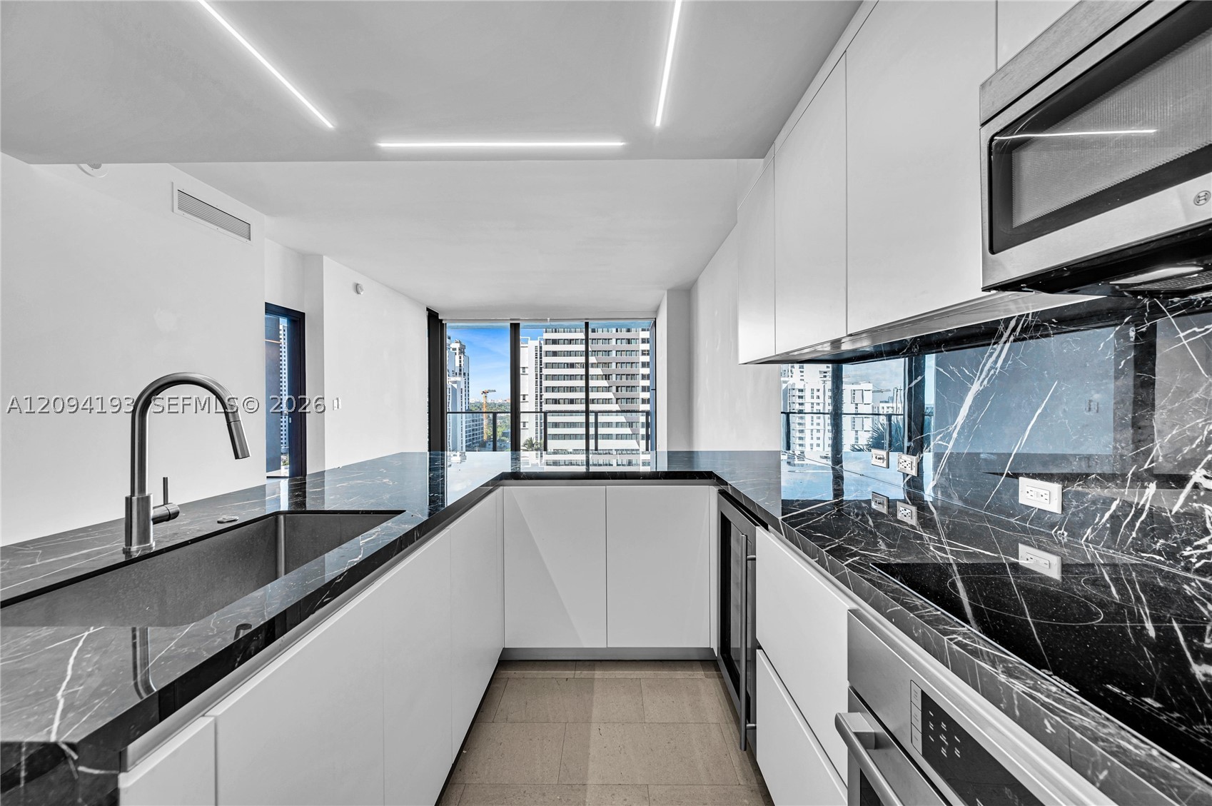 88 SW 7th St #806, Miami FL 33130