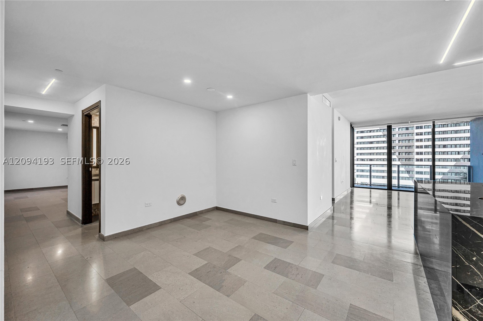 88 SW 7th St #806, Miami FL 33130