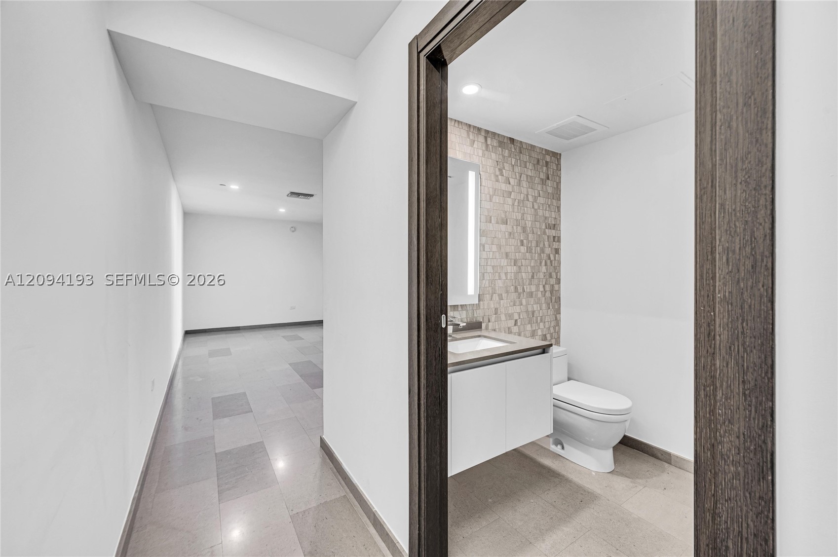 88 SW 7th St #806, Miami FL 33130