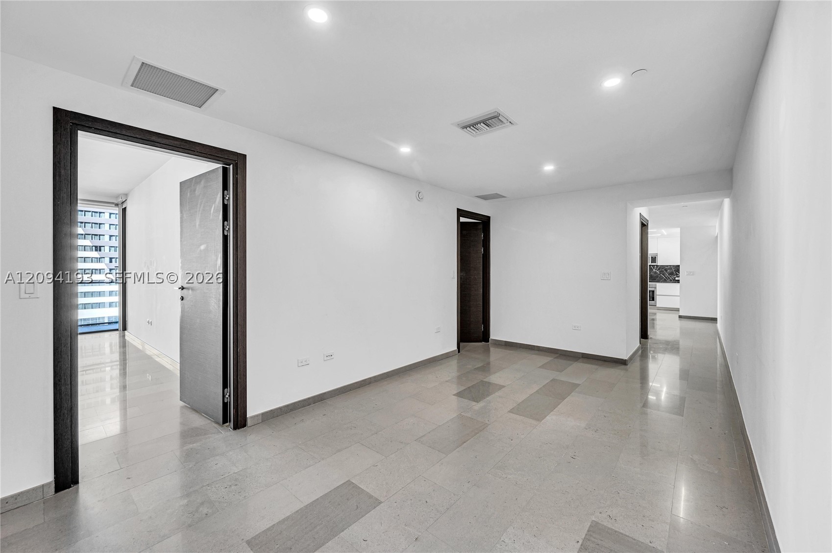 88 SW 7th St #806, Miami FL 33130
